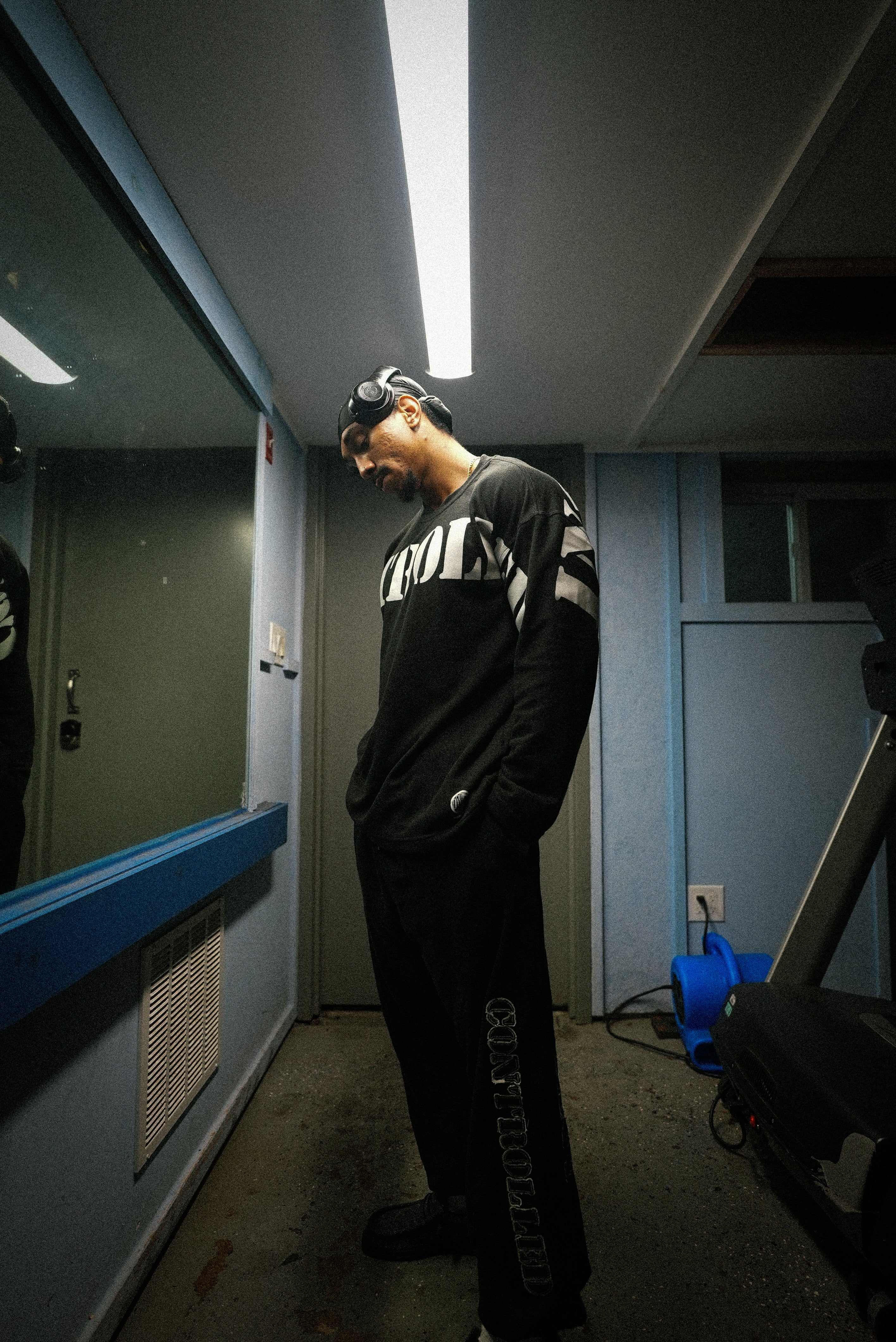 White on Black Heavyweight Distressed Sweatpants - Image 3